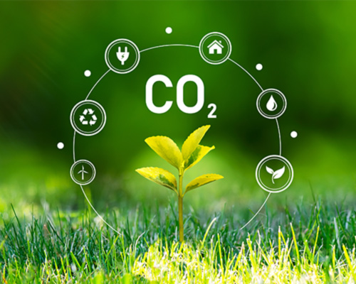 Zonnepanelen op het dak en aan de gevel